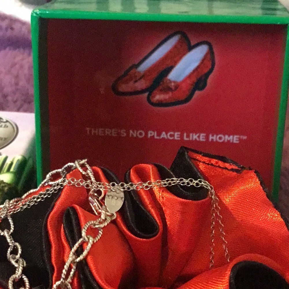 NWT Wizard of Oz 75th Anniversary Edition Necklace & Bracelet Set - Picture 2 of 16